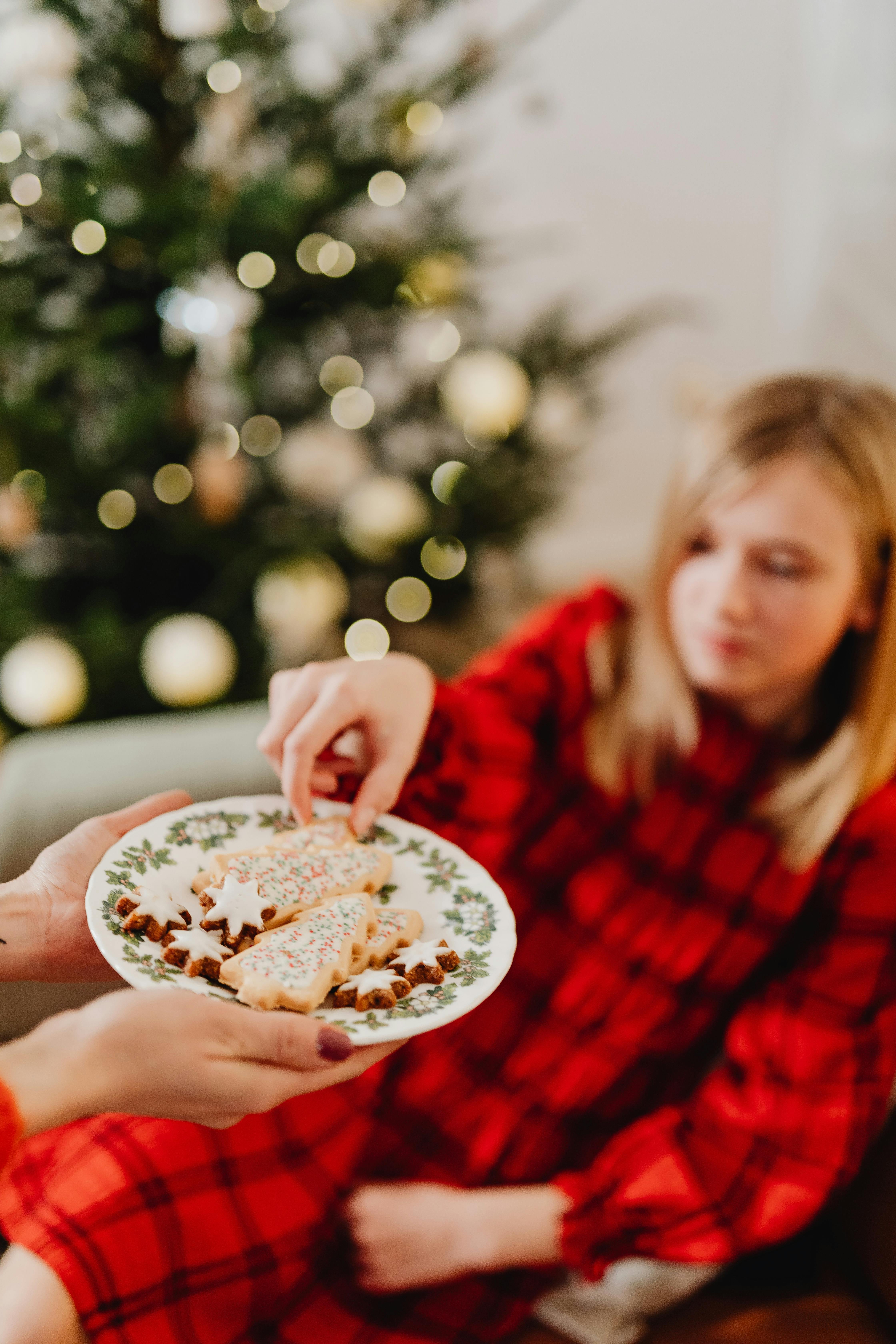 Cocinar con los niños es una experiencia inolvidable. Aquí te presentamos tres recetas navideñas.