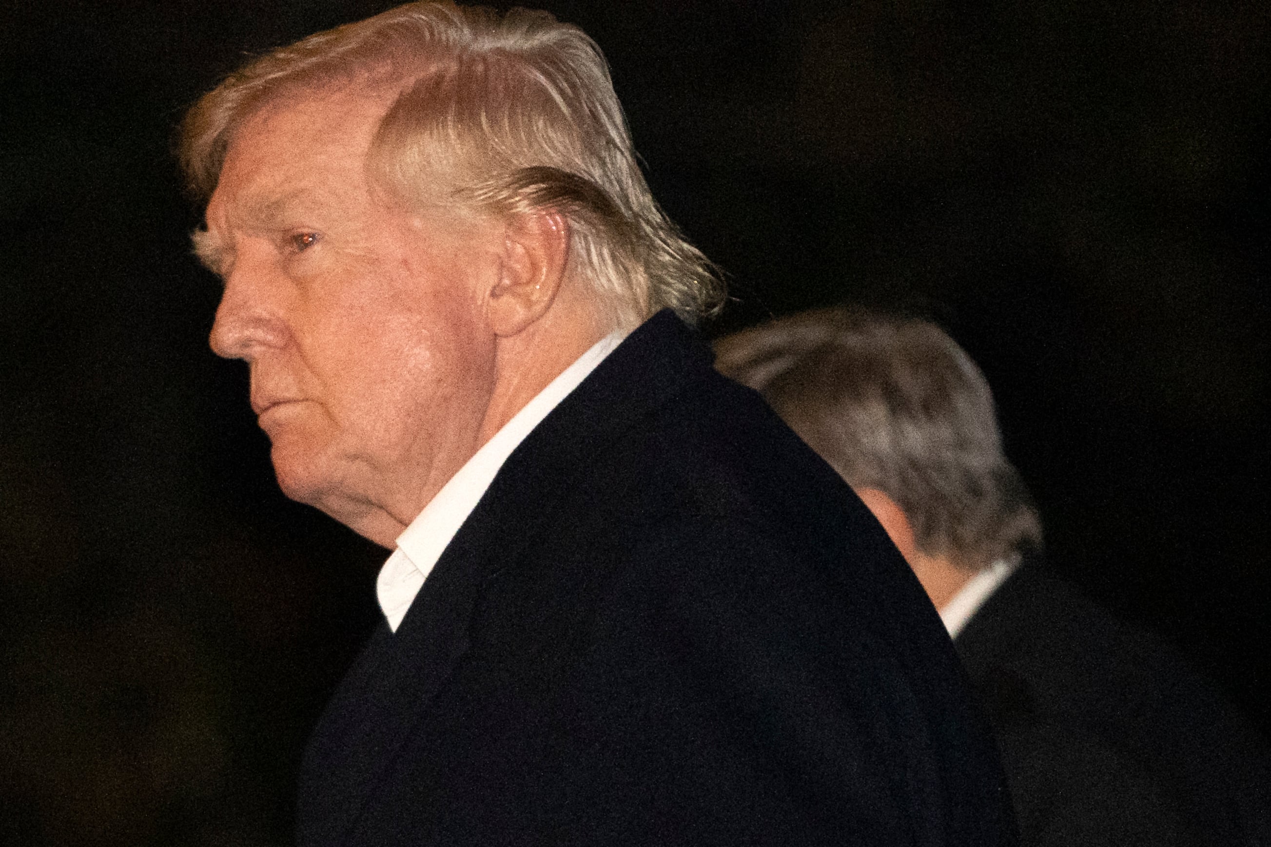 Howard Lutnick indica que Trump podría anunciar un acuerdo con México y Canadá para reducir aranceles.