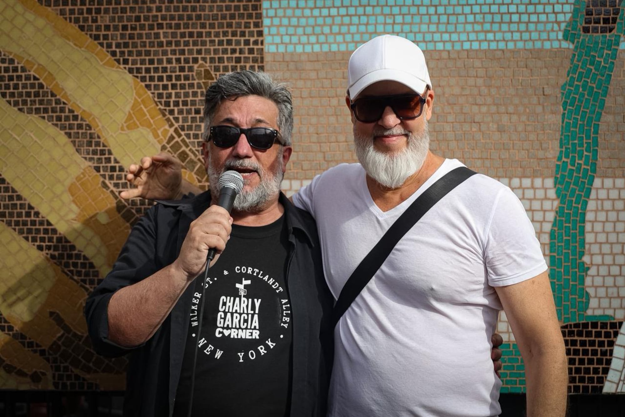Charly García recibe su merecido reconocimiento con un mural y esquina en Buenos Aires.