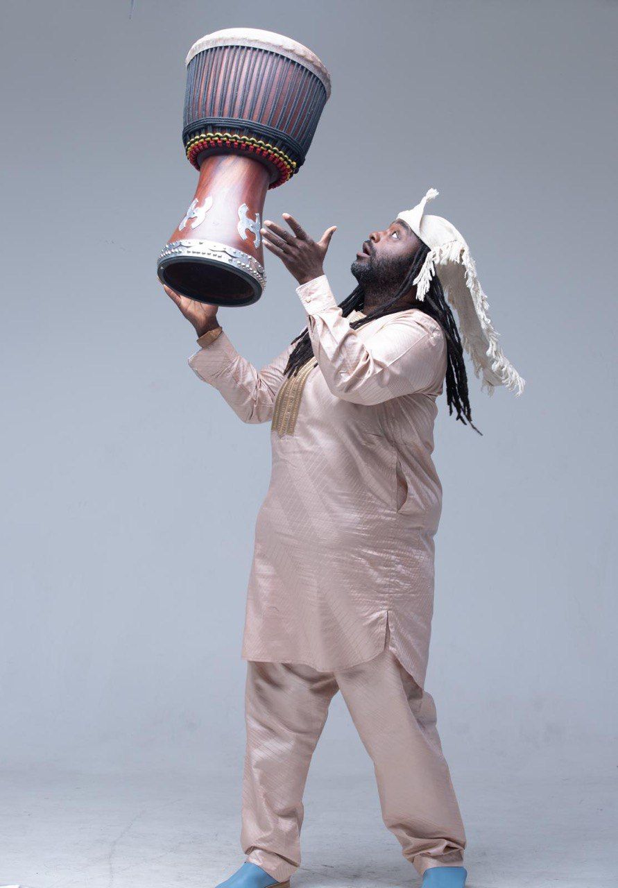 Weedie Braimah habla sobre su vida con el djembe y su música como puente cultural.