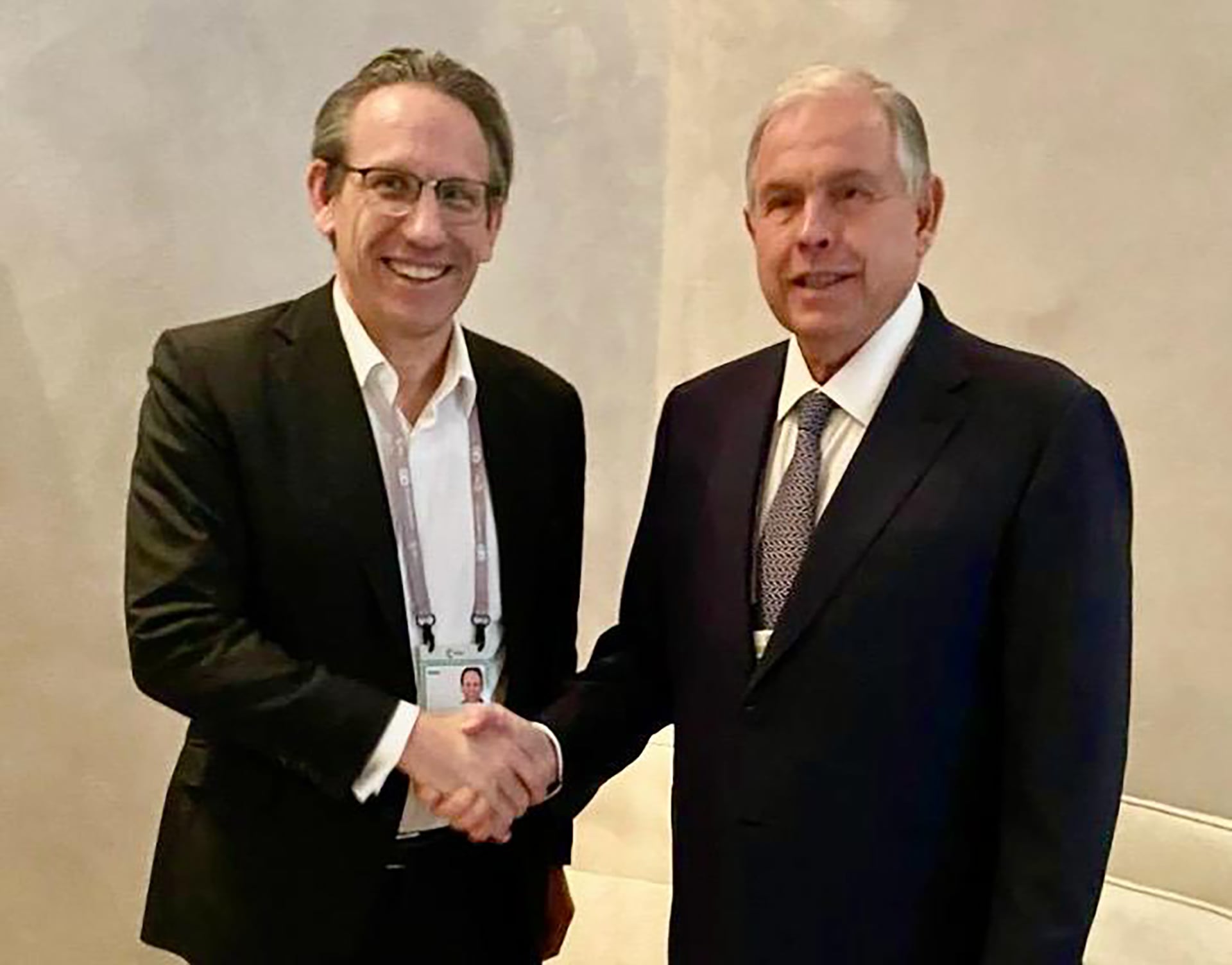 El canciller Werthein se encontró con JD. Vance en la Conferencia de Seguridad de Múnich para discutir cooperación internacional.