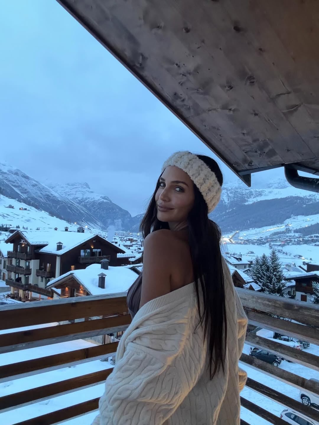 La modelo comparte su experiencia en Livigno mientras disfruta de la nieve y eventos deportivos.