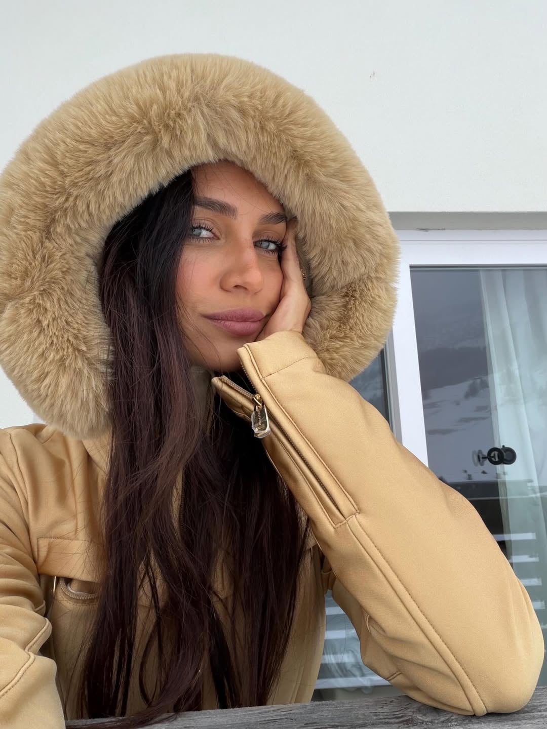 La modelo comparte su experiencia en Livigno mientras disfruta de la nieve y eventos deportivos.