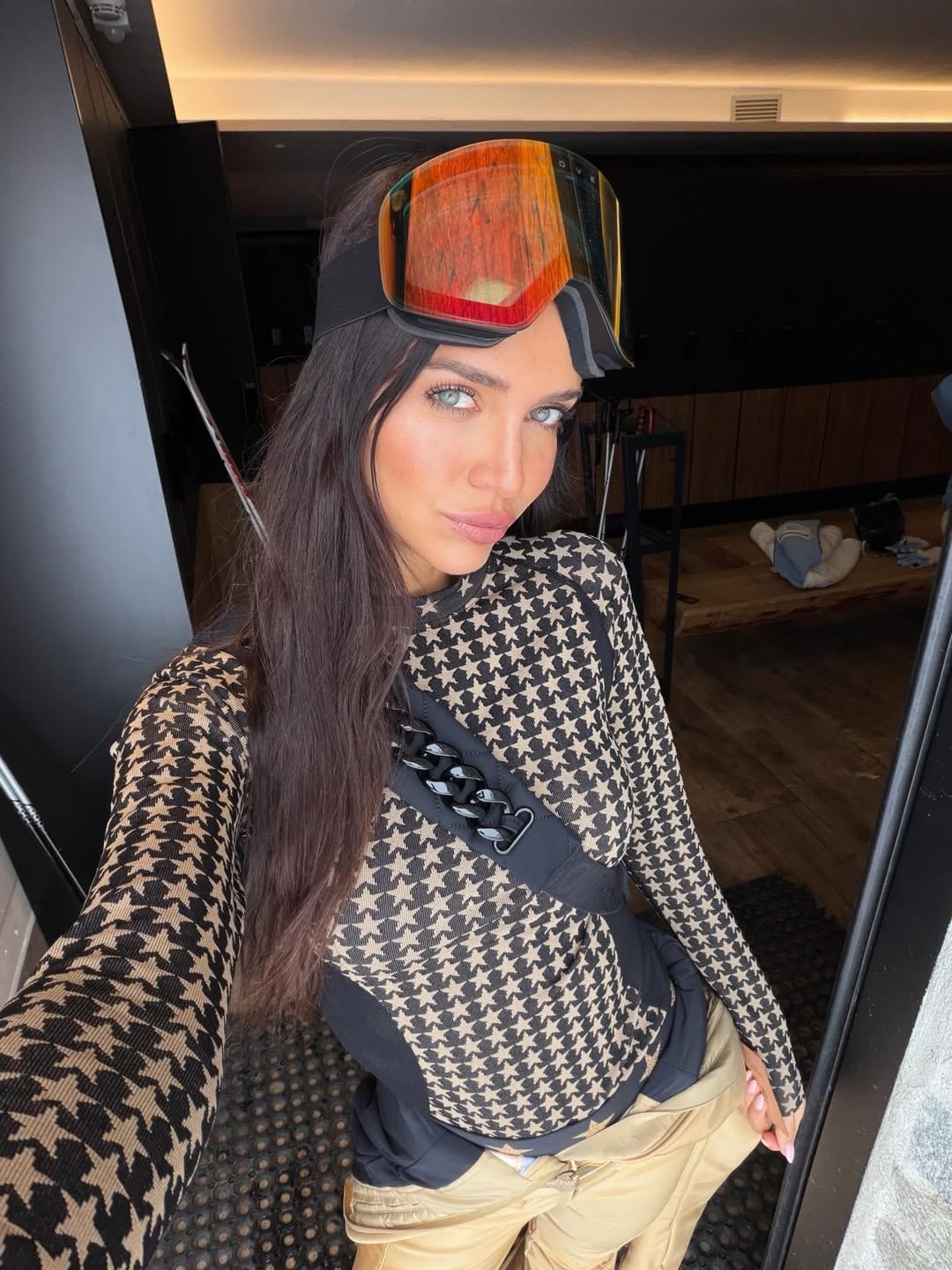 La modelo comparte su experiencia en Livigno mientras disfruta de la nieve y eventos deportivos.